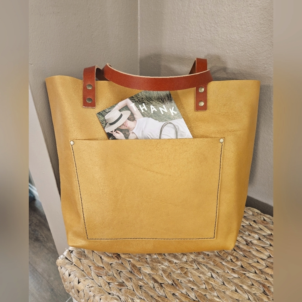 Portland leather honeycomb med tote w/ tan handles. SEE ALL PICS AND COMMENTS